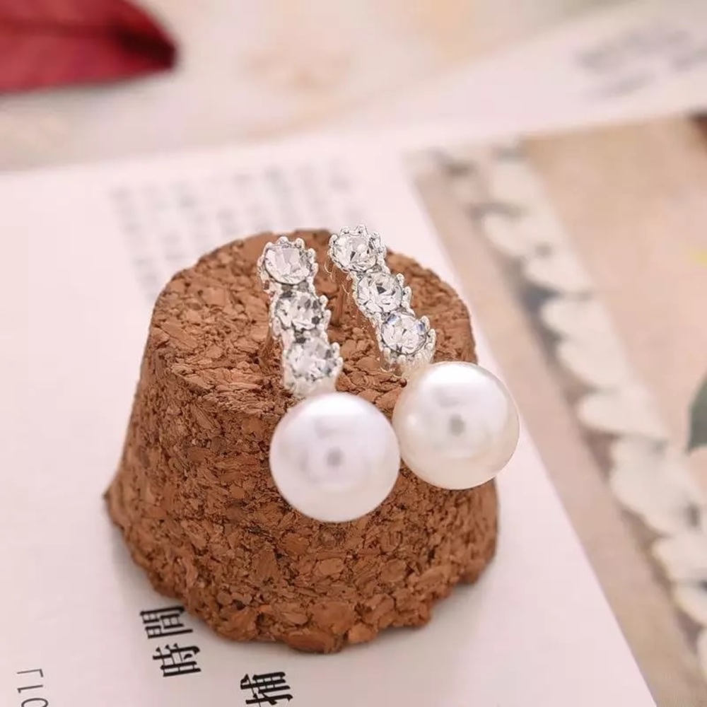 Korean style rhinestones & Pearl earrings